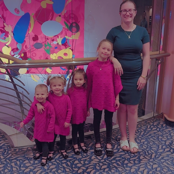 Meet your Posher, Melanie - Picture 2 of 5